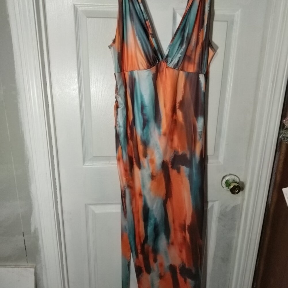 Low cut dress that will turn heads